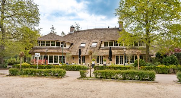 Locatie kantoor huis met rieten dak, Groot Kievitdal